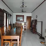Kelana 2 Nice Homestay (5 Bed Rooms) Semarang